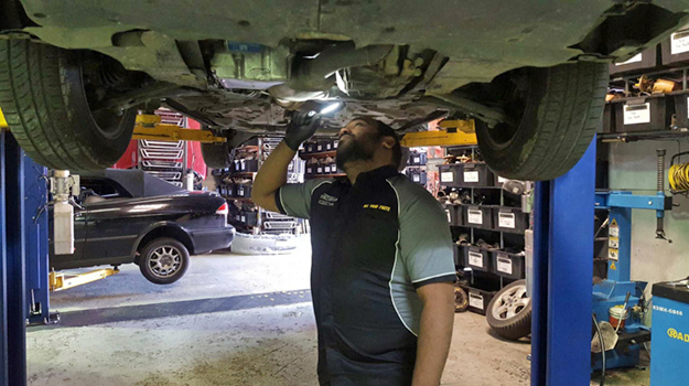 Saab Service under car checks